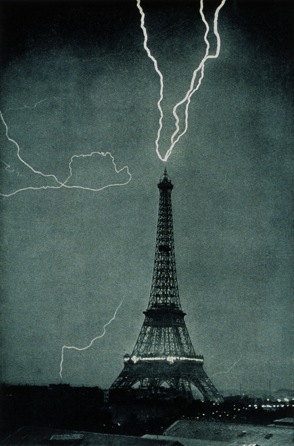the eiffel tower is struck by lightning